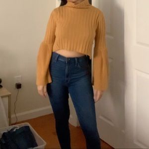 Long sleeve crop top